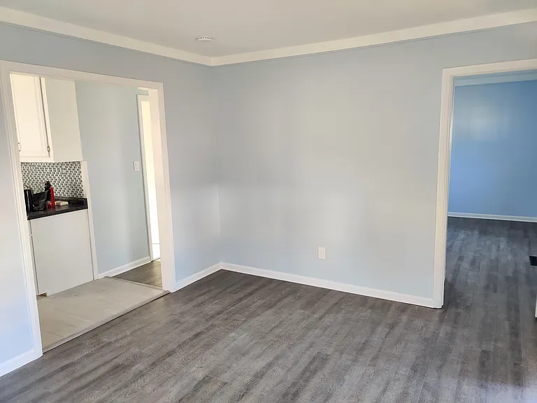 512 E Brockton Ave — Photo 2
