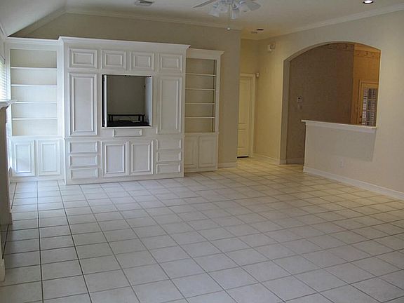 3rd image of 410 Pine Creek Dr