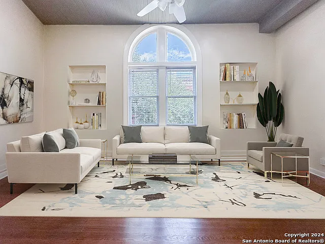 245 Losoya St #B — Photo 1