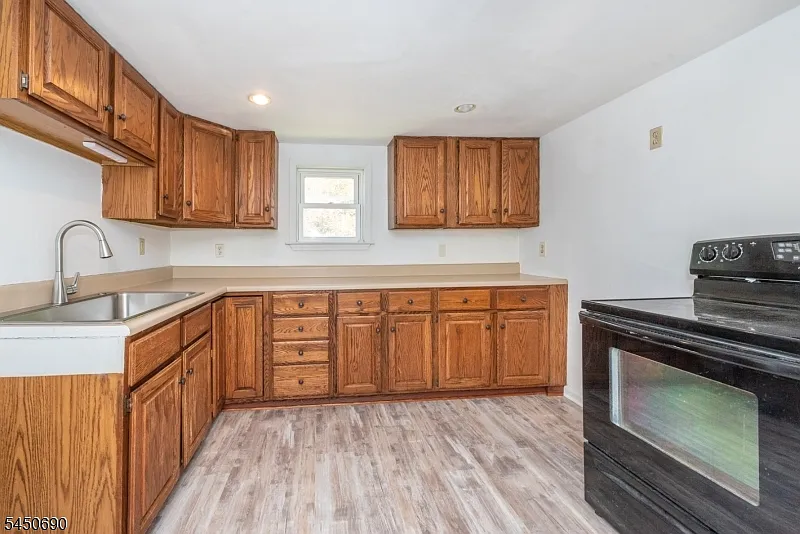 3 bed, 1.0 bath, $2,300 — Photo 4