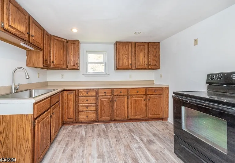 29 Broad St #A — Photo 4