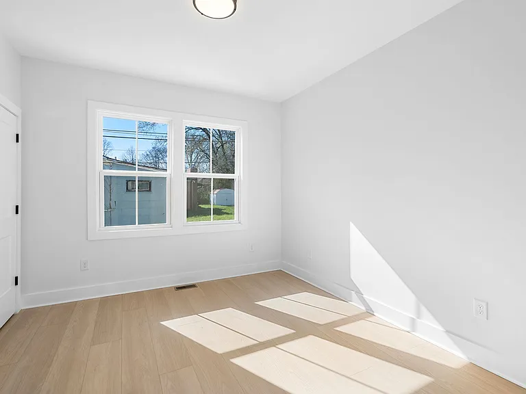 930 Glass St — Photo 30