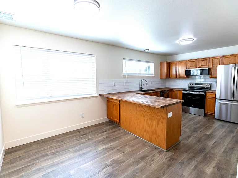 1240 Bunting Ave #1 — Photo 3