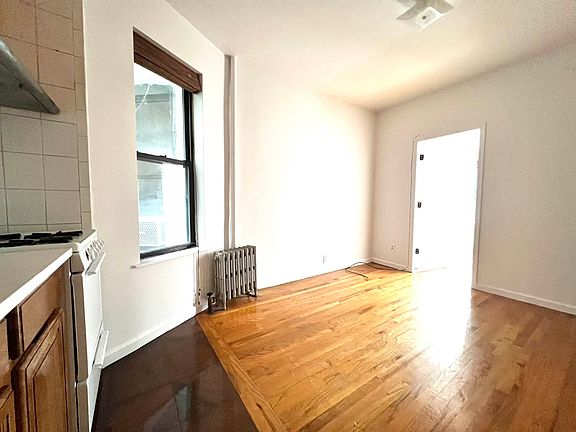 3rd image of 4 Orchard St #3E