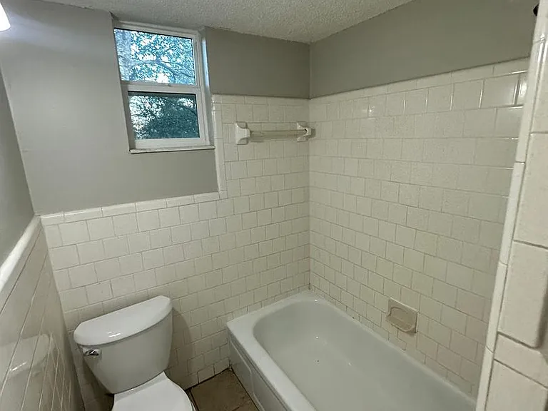 2851 Sophia St — Photo 39
