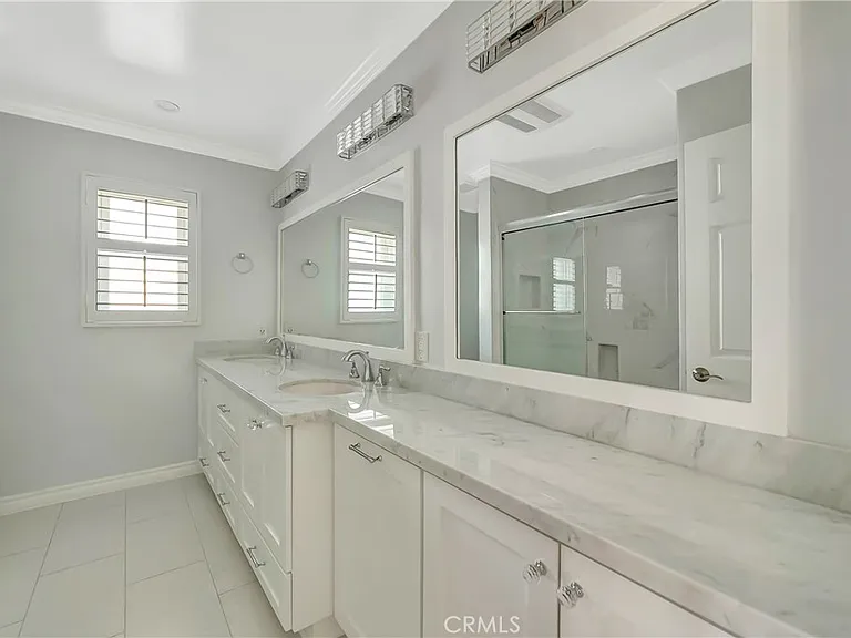 22907 Leonora Dr — Photo 22