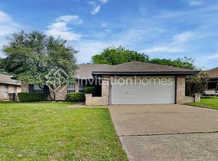 2127 Chapel Downs Dr, Arlington, TX 76017