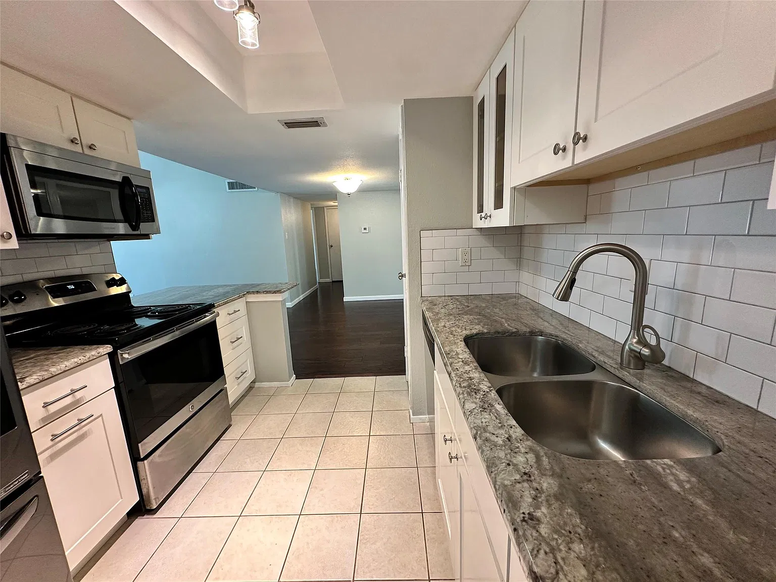 2 bed, 2.0 bath, 1132 sqft, $1,400 — Photo 4