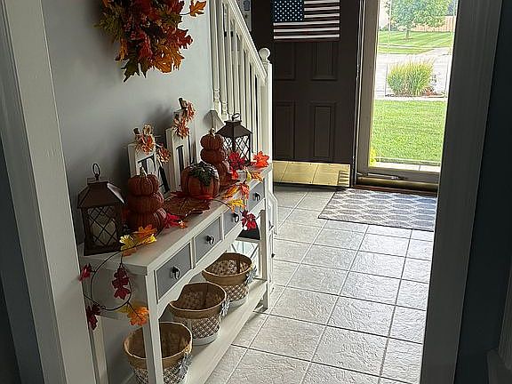 3rd image of 3803 Hickoryview Dr