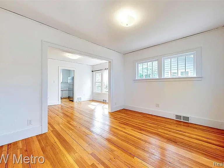 865 W Marshall St — Photo 5