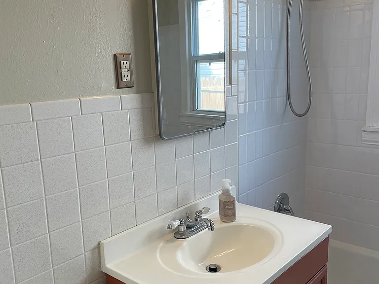 723 Kansas St — Photo 6