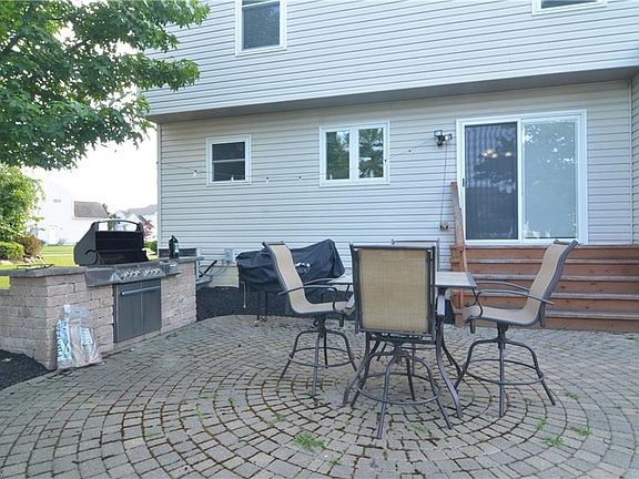 4th image of 9576 Seton Dr