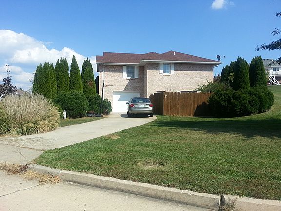 3rd garage with driveway