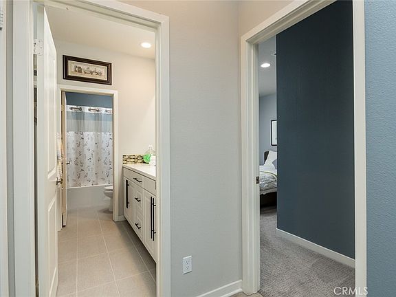 4th image of 45124 42nd St W
