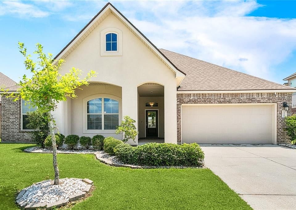 1st image of 332 Lakeshore Village Dr E