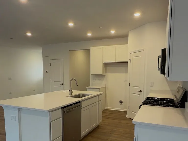 646 Cassia Ct — Photo 2