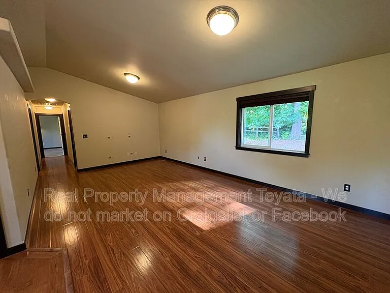 418 Jeff St — Photo 2