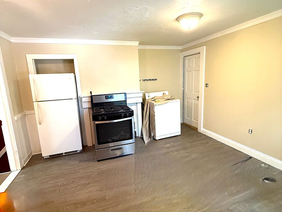 1st image of 284 E St #2