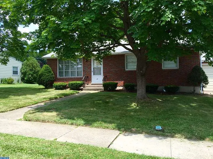 311 Miriam Ave photo 1