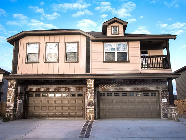 112 Lakeview Ct — Photo 1