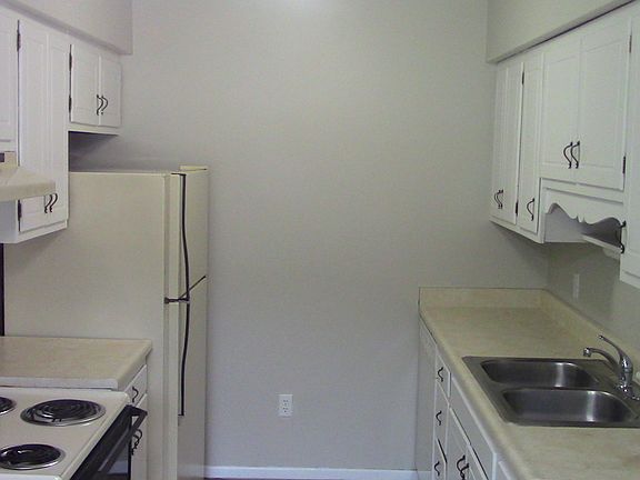 5th image of 18295 Swiss Dr APT 4