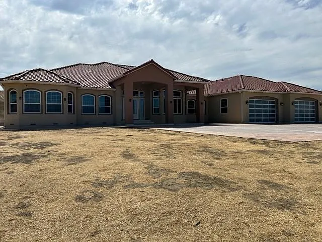 721 Riverside Rd photo 1