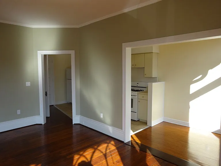 220 Graham St — Photo 5