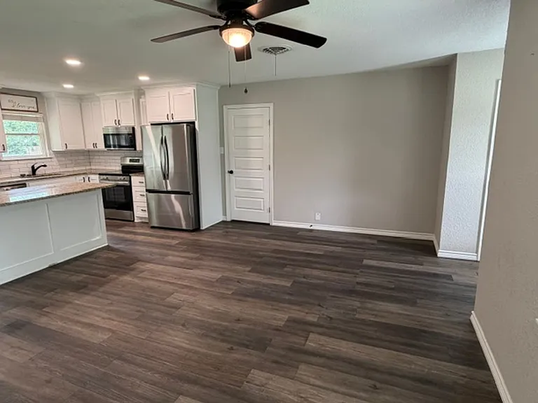 1311 Manor Dr — Photo 5
