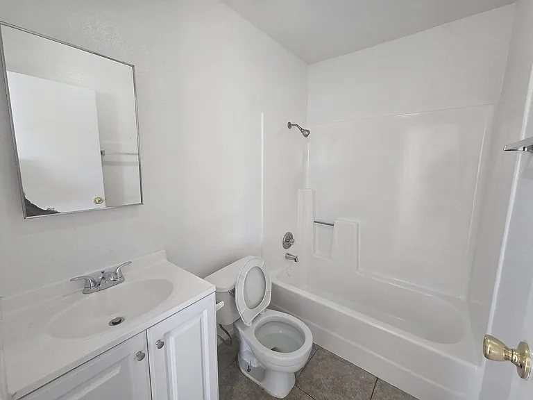 213 E Foster Ave — Photo 9