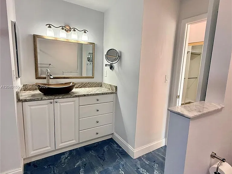 9717 N New River Canal Road 406 #406 — Photo 35