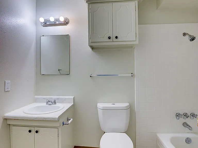 VIEUX CARRE APARTMENTS — Photo 7