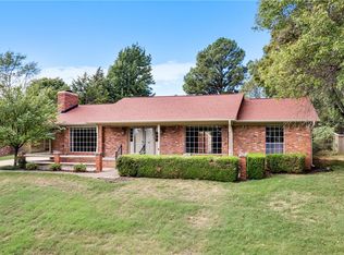 1341 E Ridgeway Dr, Fayetteville, AR 72701