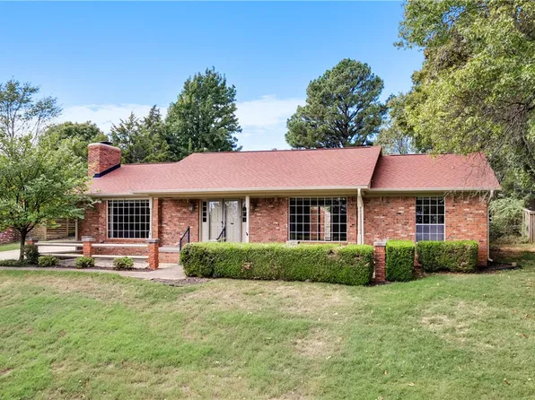 1341 E Ridgeway Dr, Fayetteville, AR 72701