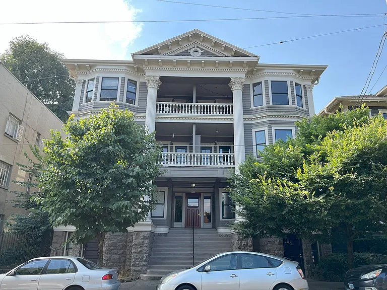 2046 NW Flanders St #B13 — Photo 1