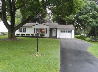 29 Rossman Dr, Webster, NY 14580