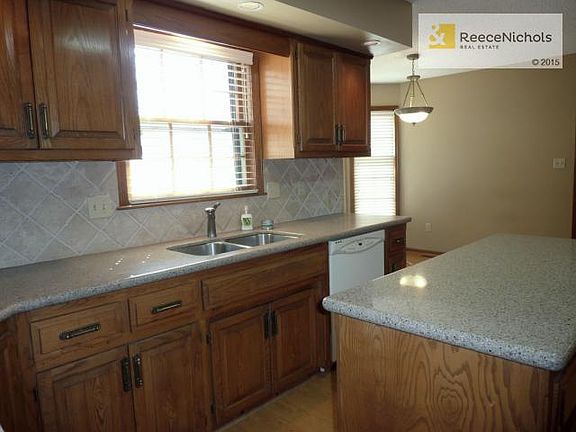 3rd image of 3913 NE Clearbrook Dr