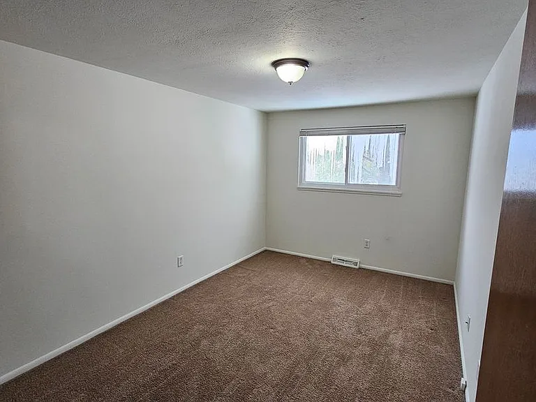 71-127 E Sprague Rd — Photo 35