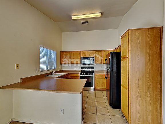3rd image of 10781 W Del Rio Ln