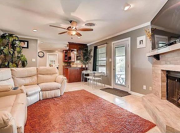 5th image of 11601 N Oaks Dr W
