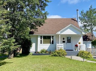 12 Bowes St, Gander, NL A1V1E6