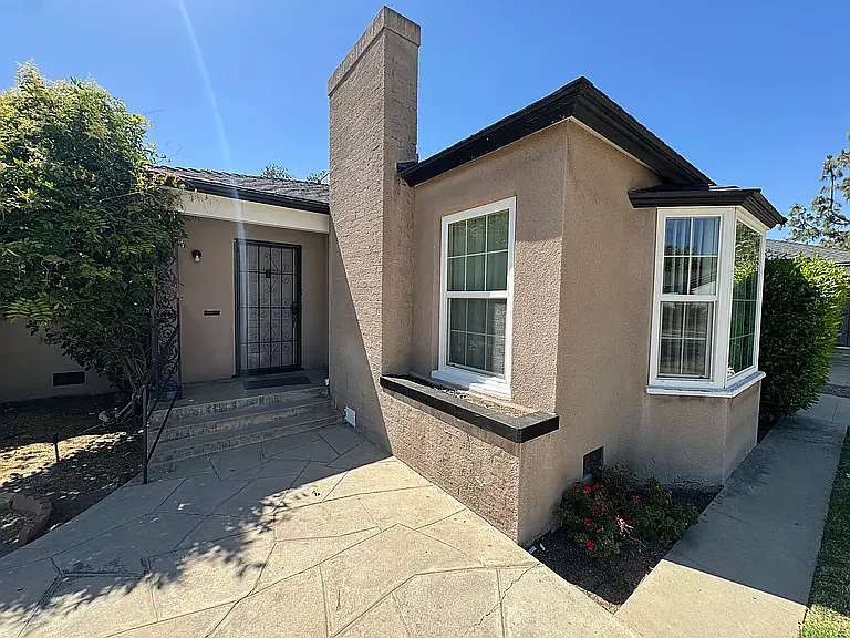 337 E Weldon Ave — Photo 3