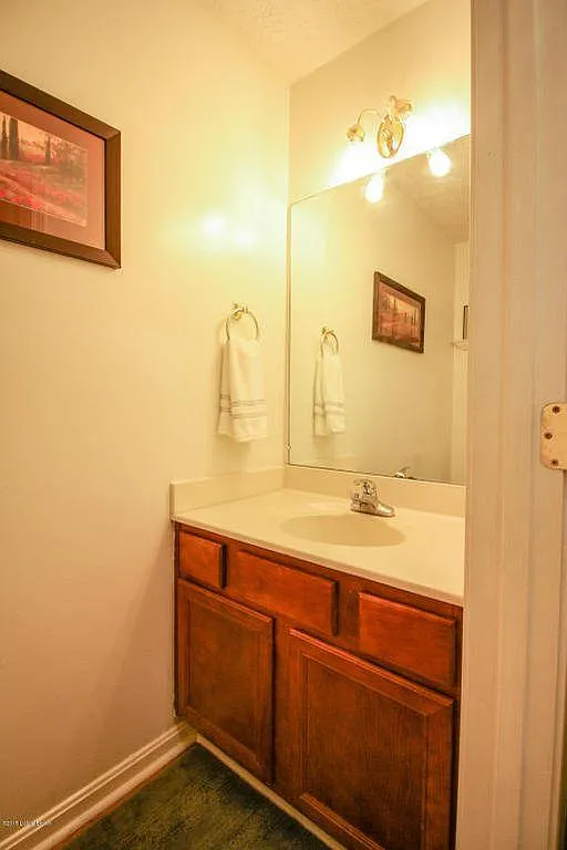 3 bed, 2.5 bath, 1922 sqft, $2,150 — Photo 2