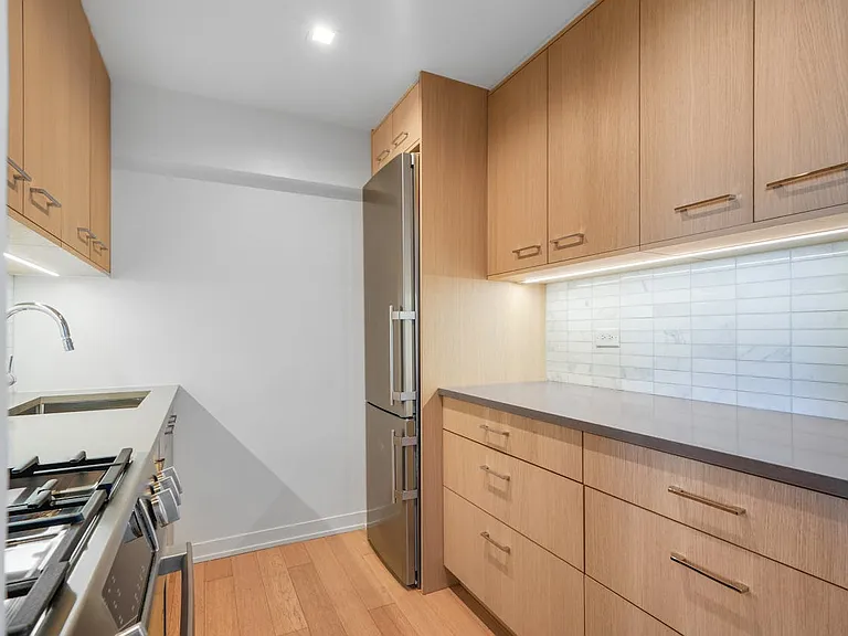 Columbus Cir #S33D — Photo 10