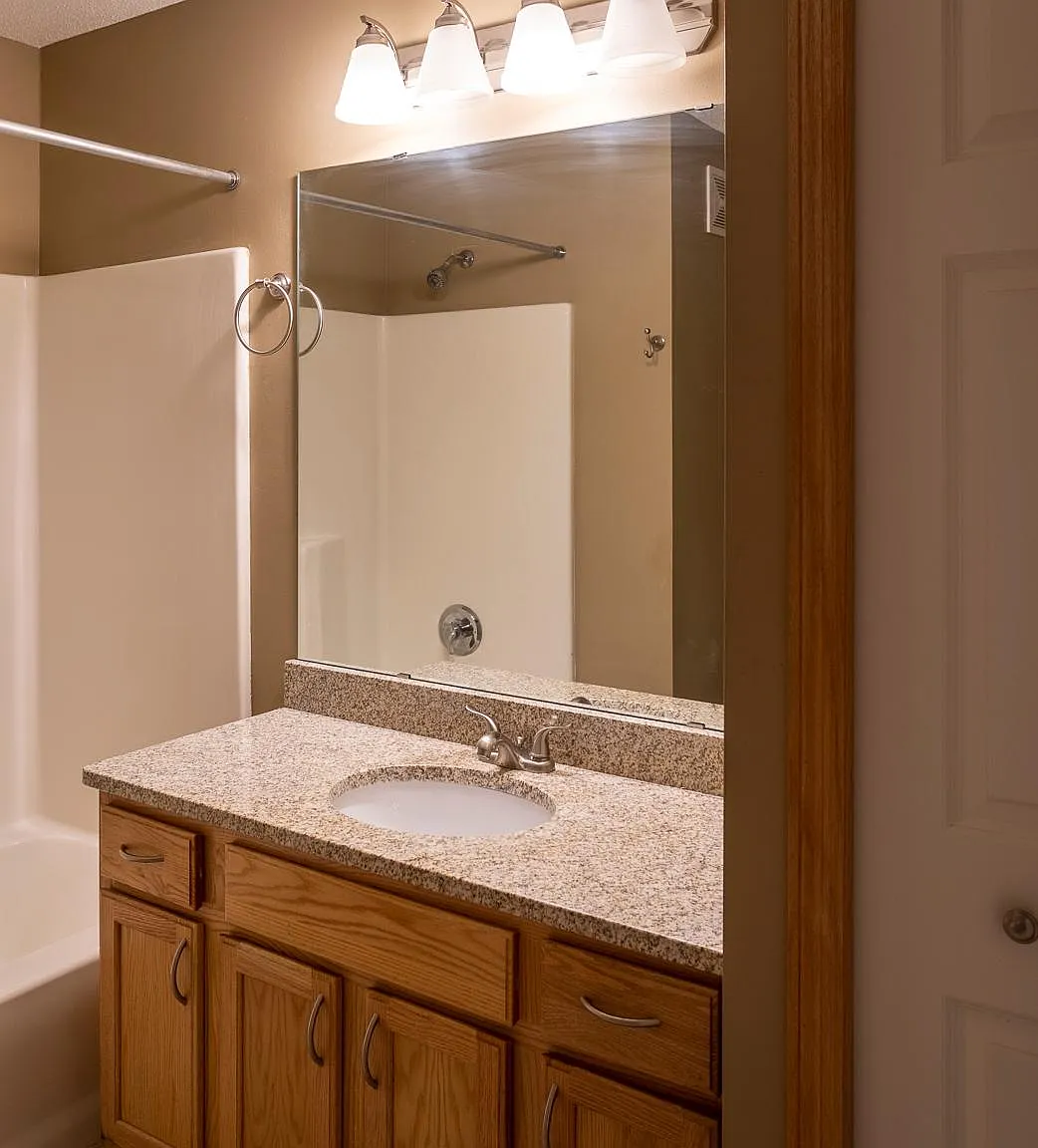 2 bed, 1.5 bath, 1500 sqft, $2,100 — Photo 3