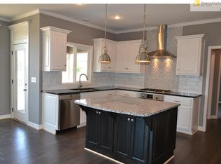 3118 SE 3rd Ter, Lees Summit, MO 64063