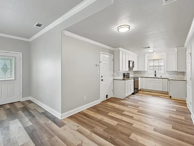 305 Timbercreek Ct — Photo 5