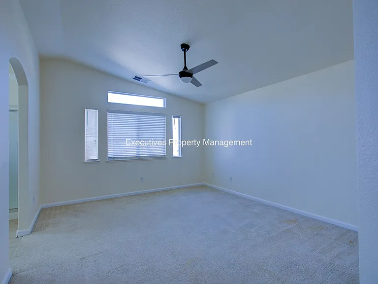 4651 Stern Dr — Photo 14