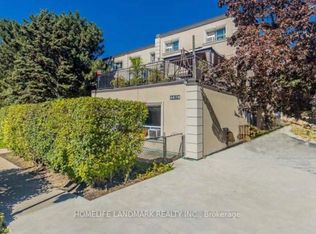 5879 Bathurst St #213, Toronto, ON M2R1Y7