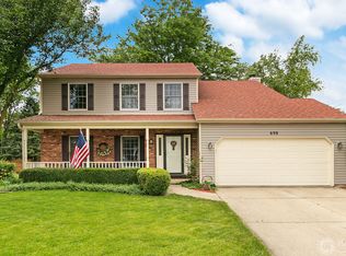 698 Canyon Ln, Elgin, IL 60123