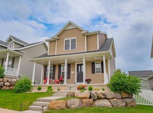 615 Prospect Rd, Waunakee, WI 53597